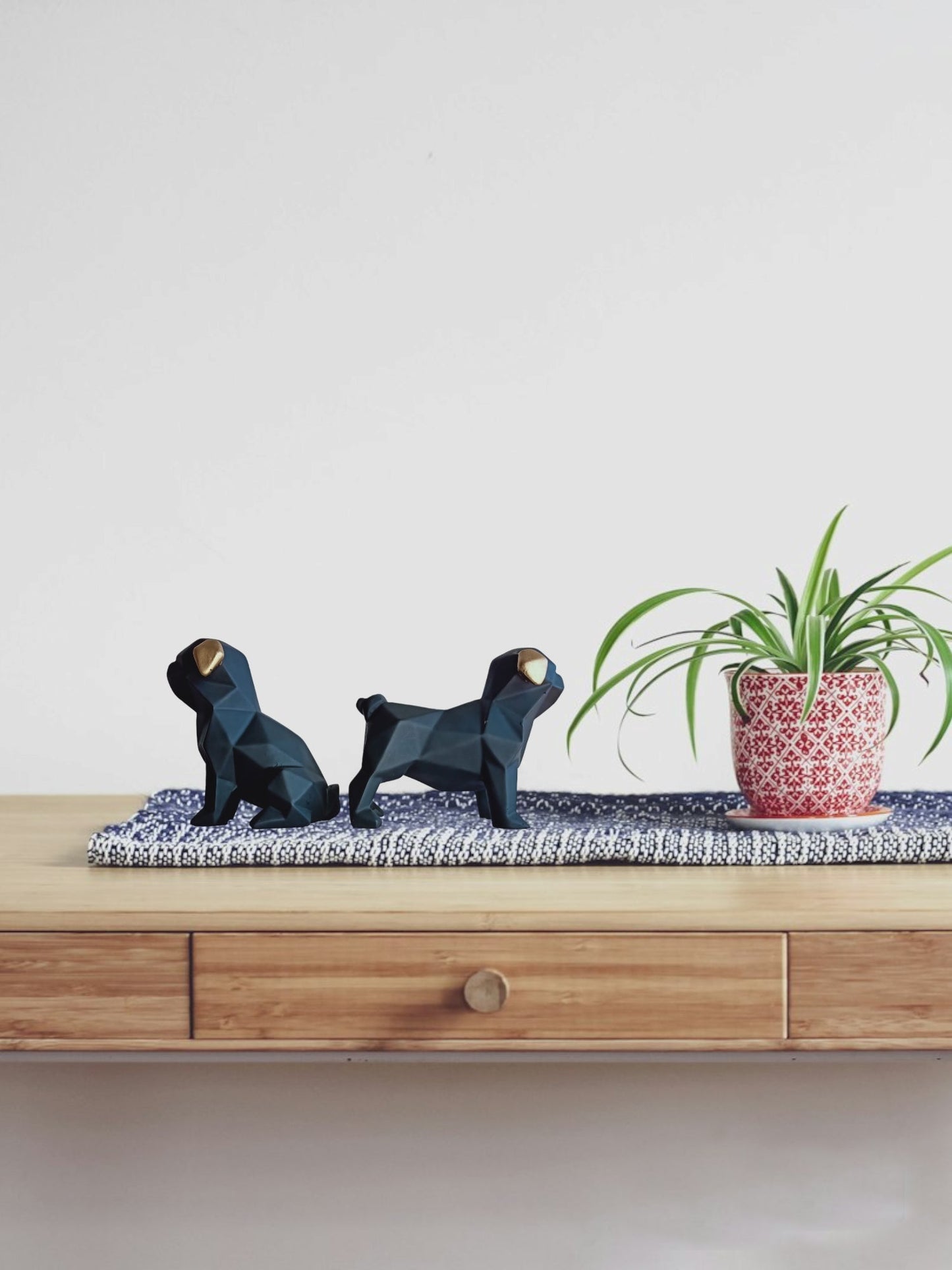 Geometrical Design Dog Showpiece